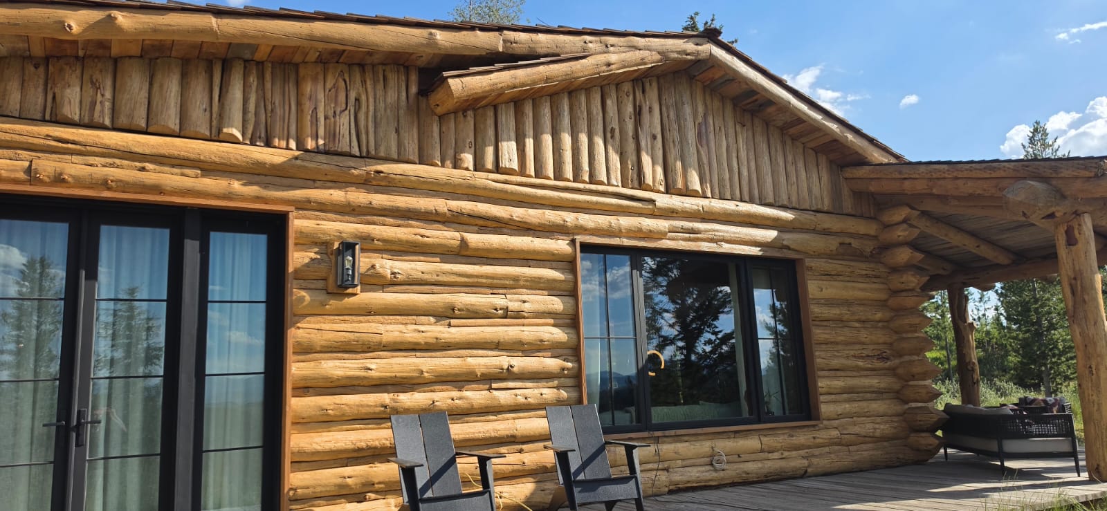 Log wall after sandblasting